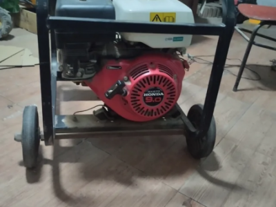 generador honda a gasolina de 4,1 KVA,